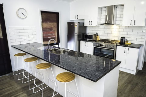 3 Bedroom House In Bright - Accommodation Port Macquarie 1