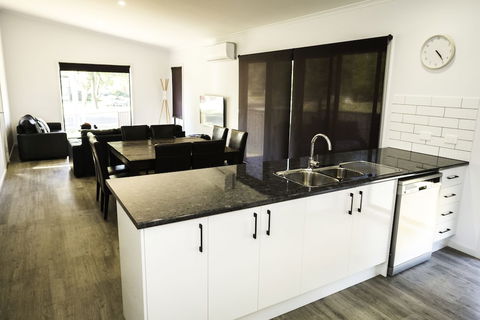 3 Bedroom House In Bright - Accommodation Port Macquarie 4