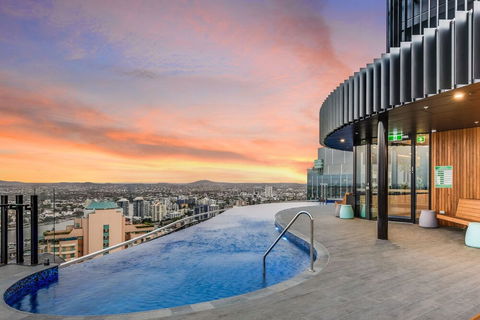 Stylish Resort Living In CBD - Accommodation Port Macquarie 0