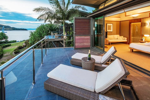 6 Yacht Club Oceanfront House On Marina Â Deluxe 4 Bedroom With 2 Golf Buggies - Accommodation Port Macquarie 0