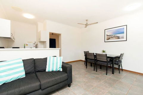 Cable Beach Apartments - Accommodation Port Macquarie 5