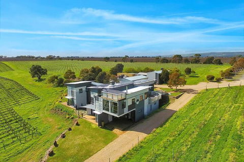 Hotel California Road Inkwell Wines - Accommodation Port Macquarie 1