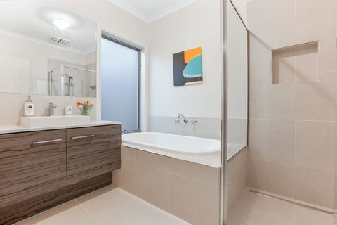 Lakeside Retreat & Business - Accommodation Port Macquarie 6