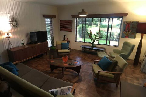 Silver Sands - A Unique Retro Beauty - Accommodation Port Macquarie 4
