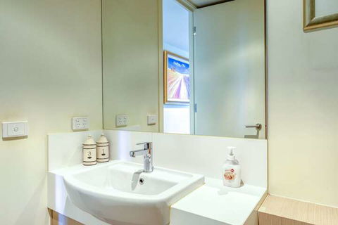 Exquisite 1 Bedroom In Stylish Malvern - Accommodation Port Macquarie 5