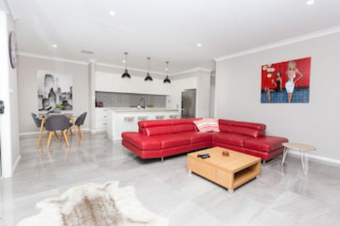 Best Central Wagga Townhouse - Accommodation Port Macquarie 0