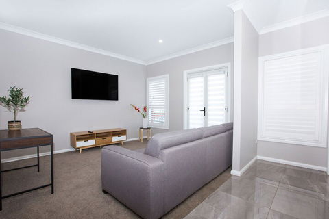 Best Central Wagga Townhouse - Accommodation Port Macquarie 1