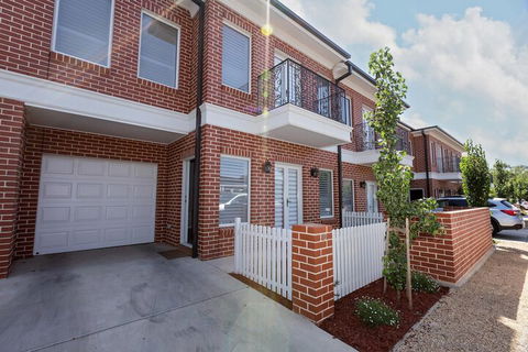 Best Central Wagga Townhouse - Accommodation Port Macquarie 2