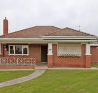 Red Brick Beauty - Central Cottage - Accommodation Port Macquarie