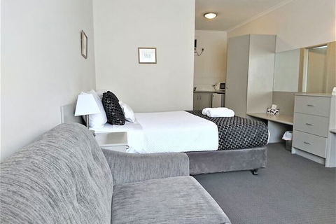 Fantasia Glenelg Studio Apartments - Accommodation Port Macquarie 7