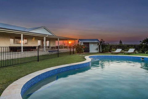 Your Luxury Escape Byron Sunset Breeze - Accommodation Port Macquarie 4