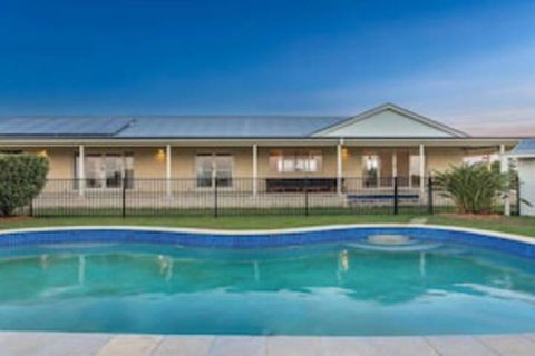 Your Luxury Escape Byron Sunset Breeze - Accommodation Port Macquarie 0
