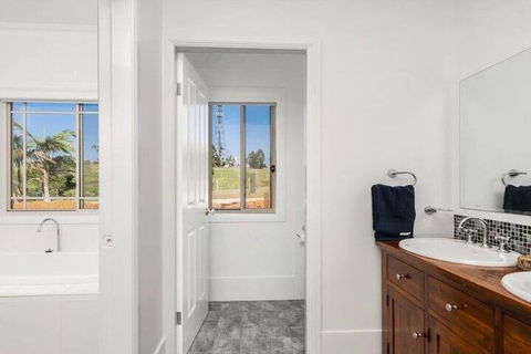 Your Luxury Escape Byron Sunset Breeze - Accommodation Port Macquarie 7