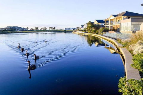 104 Sanctuary Lake Donatella Retreat - Accommodation Port Macquarie 2
