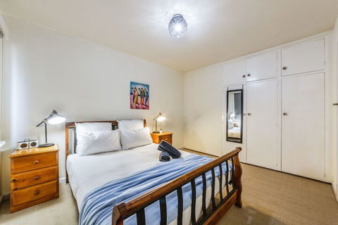 2 Bed Apartment Netflix Close To Train - Accommodation Port Macquarie 4