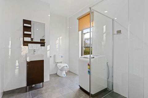 HomeHotel Cozy Duplex In Serene Suburb - Accommodation Port Macquarie 1