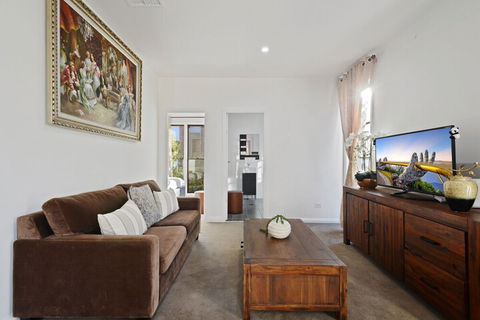 HomeHotel Cozy Duplex In Serene Suburb - Accommodation Port Macquarie 4