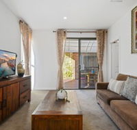 HomeHotel Cozy Duplex in Serene Suburb - Accommodation Port Macquarie