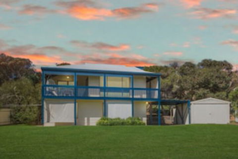31 Elizabeth Crescent - Accommodation Port Macquarie 0