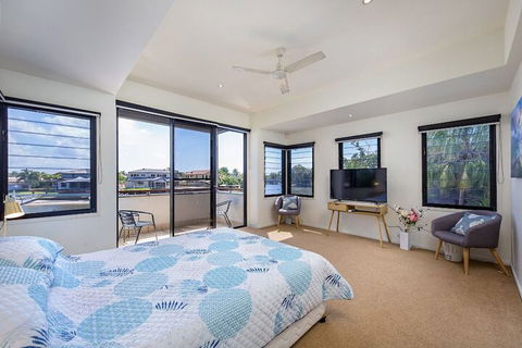 Gold Coast Stunning Waterfront Retreat By Hostrelax - Accommodation Port Macquarie 6
