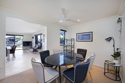 Gold Coast Stunning Waterfront Retreat By Hostrelax - Accommodation Port Macquarie 5