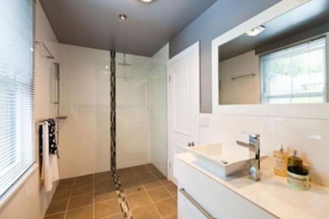 Spacious City 2 BR House Fit 6 PP - Accommodation Port Macquarie 4