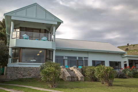 King Of North Bay 103 Gold Coast Drive - Accommodation Port Macquarie 1