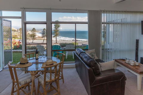 King Of North Bay 103 Gold Coast Drive - Accommodation Port Macquarie 3