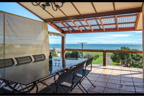 North Views Galore 3 Gulf Close - Accommodation Port Macquarie 3