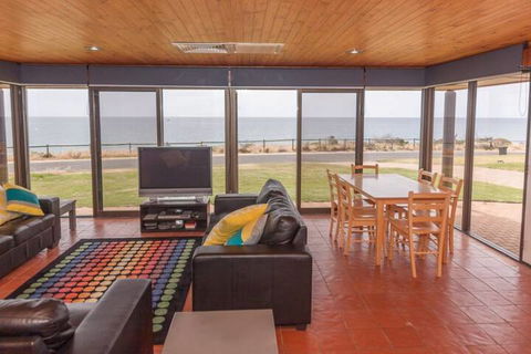 Gold Coast Views 10 Gold Coast Drive - Accommodation Port Macquarie 3