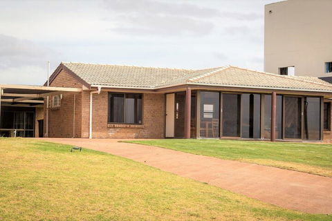 Gold Coast Views 10 Gold Coast Drive - Accommodation Port Macquarie 1