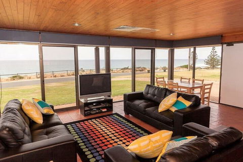 Gold Coast Views 10 Gold Coast Drive - Accommodation Port Macquarie 2