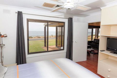 Gold Coast Views 10 Gold Coast Drive - Accommodation Port Macquarie 7