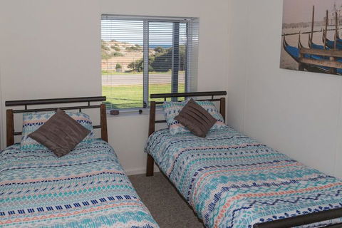 Carrickalinga Seahaven: Coastal Escape 4brm 29 Riverview Drive - Accommodation Port Macquarie 5