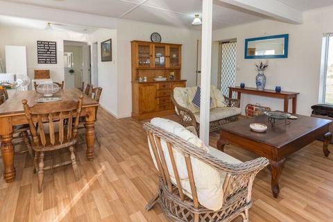 Carrickalinga Seahaven: Coastal Escape 4brm 29 Riverview Drive - Accommodation Port Macquarie 6