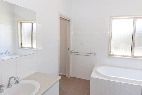 Golfers Paradise 52 Huntingdale Drive - Accommodation Port Macquarie 6