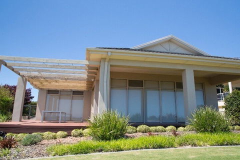Golfers Paradise 52 Huntingdale Drive - Accommodation Port Macquarie 1