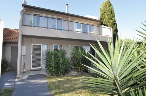 THE Esplanade 4 Free Wifi & Foxtel - Accommodation Port Macquarie 0