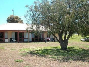 Portarlington Holiday Units & Pool - Accommodation Port Macquarie 4