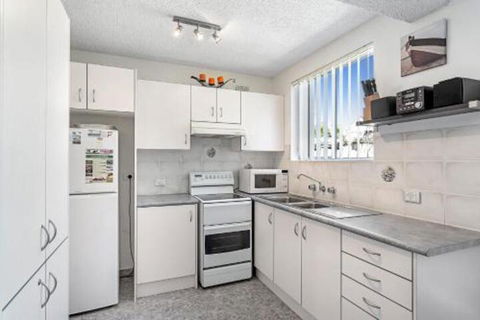 Sunset Court Unit 1 / 3 Resthaven Avenue - Accommodation Port Macquarie 6