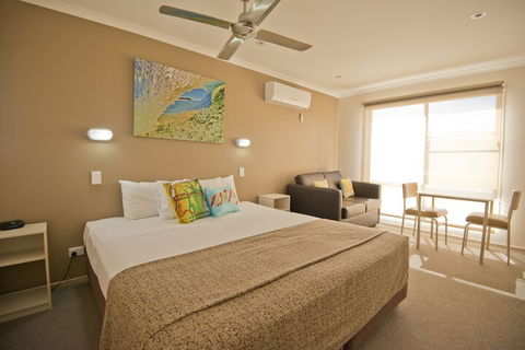 The Bowlo Holiday Cabins - Accommodation Port Macquarie 3
