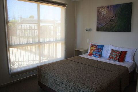 The Bowlo Holiday Cabins - Accommodation Port Macquarie 4