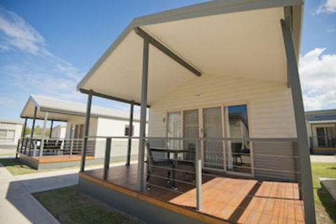 The Bowlo Holiday Cabins - Accommodation Port Macquarie 0