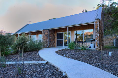 Freycinet Stone Studio 6 - Accommodation Port Macquarie 0