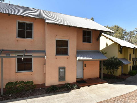 Villa Shiraz Located Within Cypress Lakes - Accommodation Port Macquarie 5