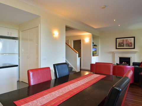 Villa Executive 2br Cypress Resort Condo Located Within Cypress Lakes Resort (nothing Is More Central) - Accommodation Port Macquarie 4