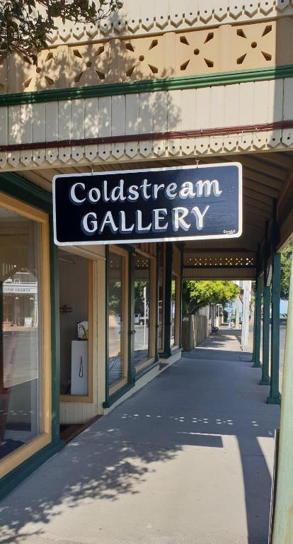 Village Stays Coldstream Gallery Bungalow - Accommodation Port Macquarie 4
