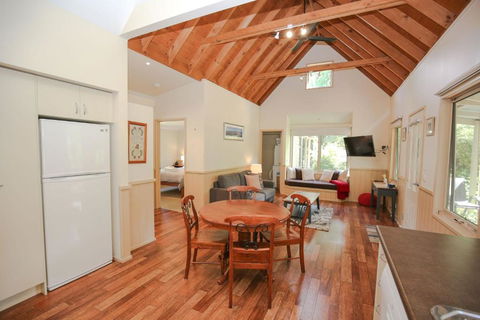 Alpine Arnica Cottage 1 - Accommodation Port Macquarie 6