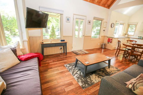 Alpine Arnica Cottage 1 - Accommodation Port Macquarie 5