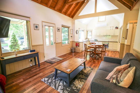 Alpine Arnica Cottage 1 - Accommodation Port Macquarie 1